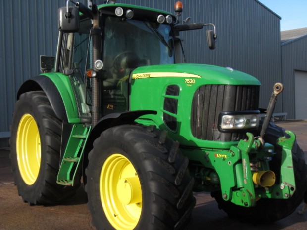 John Deere 7530