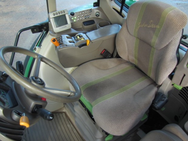 John Deere 7530