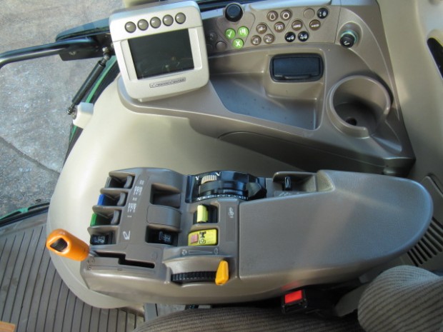 John Deere 7530
