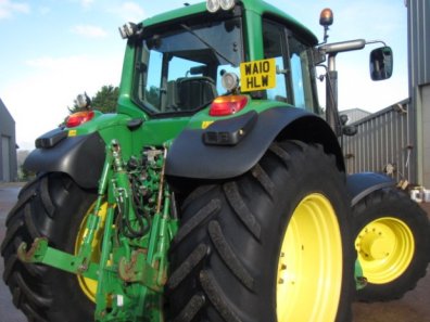 John Deere 7530