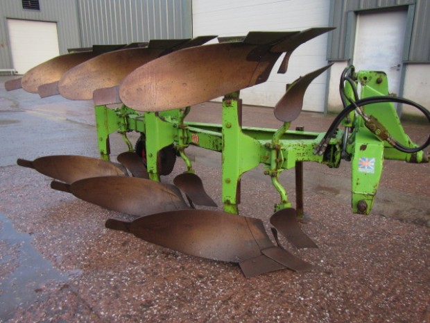 Dowdeswell DP8 3 furrow plough