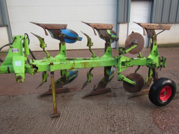 Dowdeswell DP8 3 furrow plough