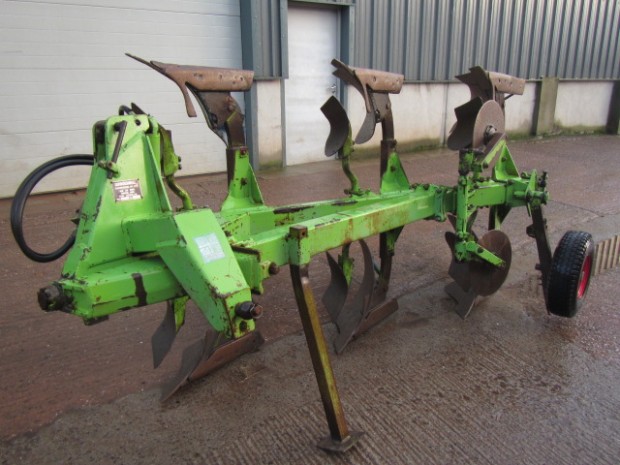 Dowdeswell DP8 3 furrow plough