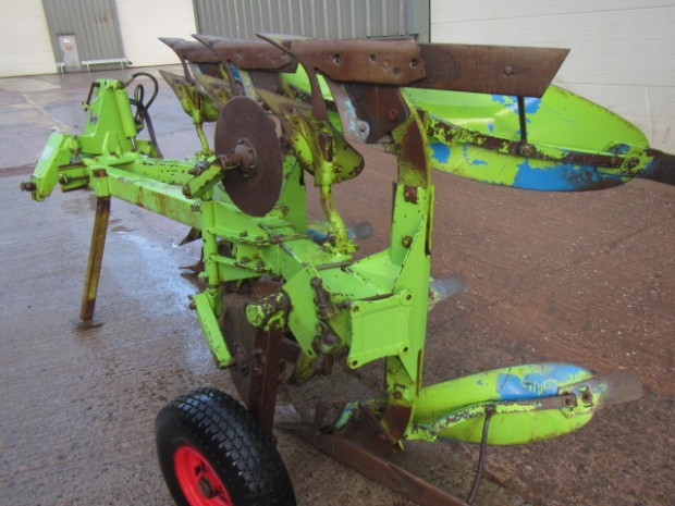 Dowdeswell DP8 3 furrow plough
