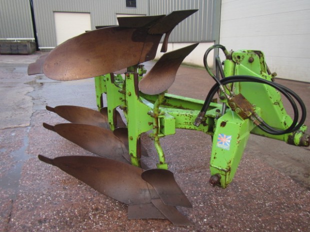 Dowdeswell DP8 3 furrow plough