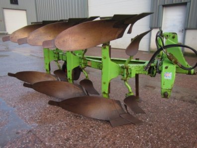 Dowdeswell DP8 3 furrow plough