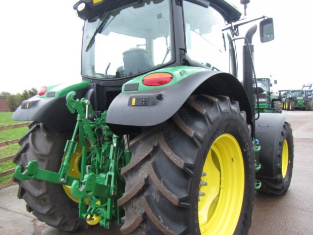 John Deere 6125R