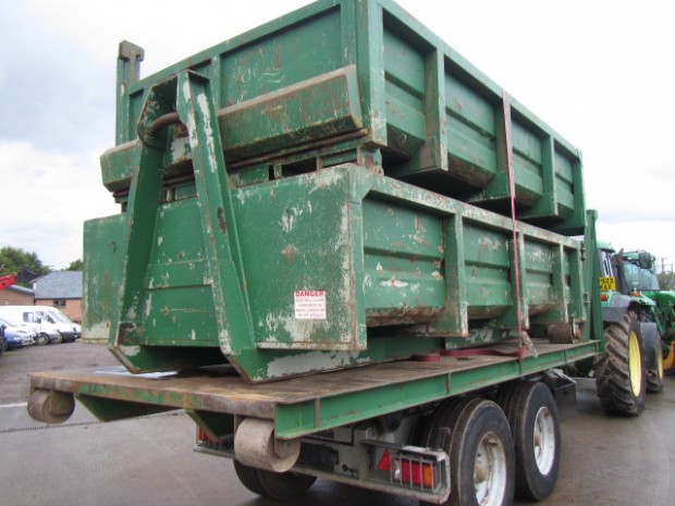 Stronga HL 140C Hook Loada trailer