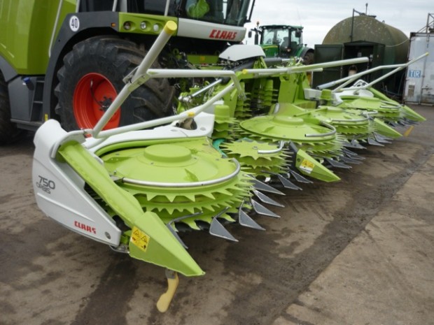 Claas Orbis 750 10 row maize header