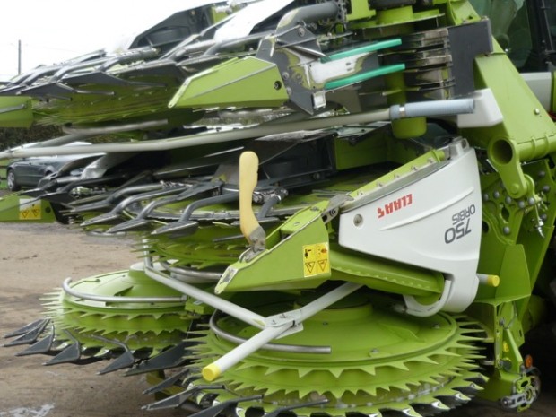Claas Orbis 750 10 row maize header