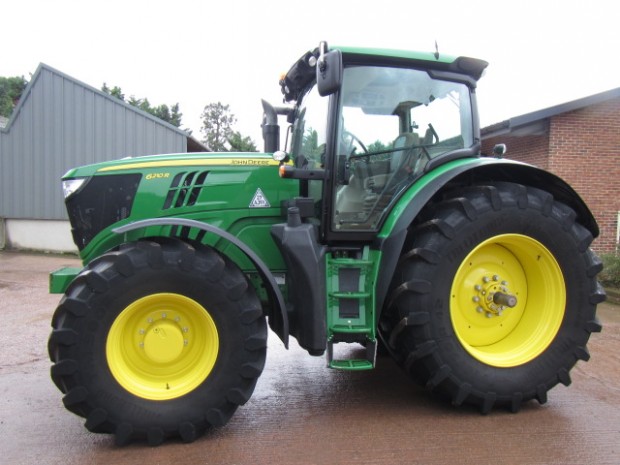 John Deere 6210R