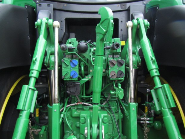 John Deere 6210R