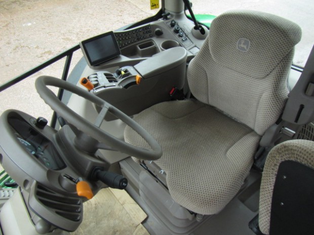 John Deere 6210R