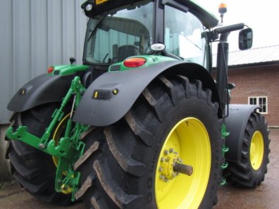 John Deere 6210R