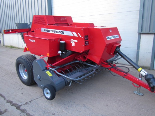 Massey Ferguson 1839 baler