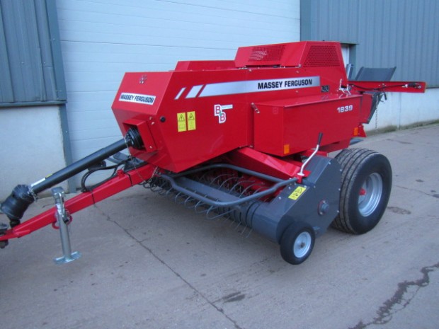Massey Ferguson 1839 baler