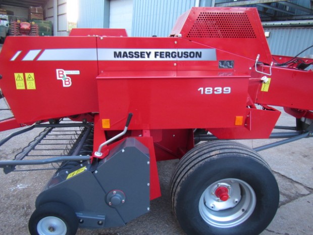Massey Ferguson 1839 baler