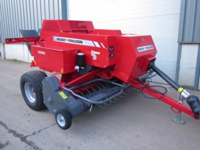 Massey Ferguson 1839 baler