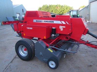 Massey Ferguson 1839 baler