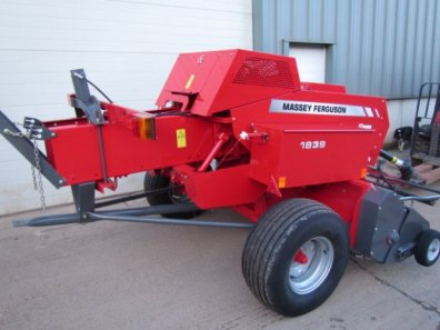 Massey Ferguson 1839 baler