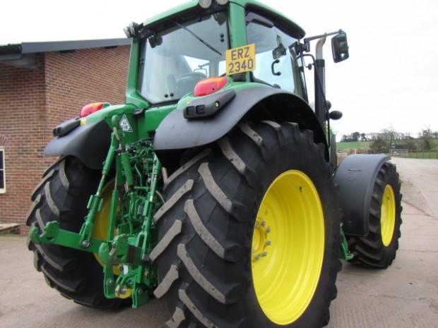 John Deere 7530