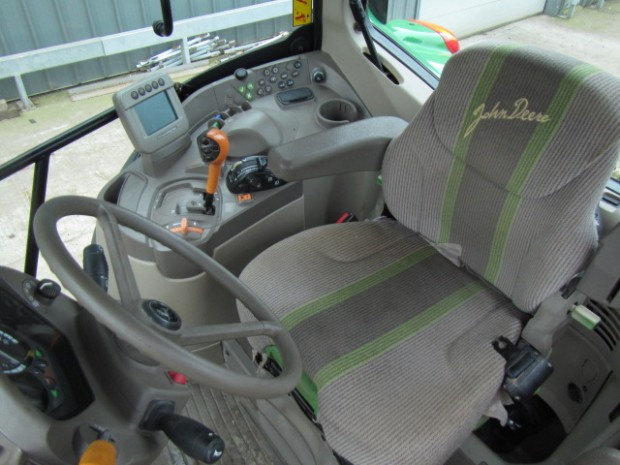 John Deere 7530
