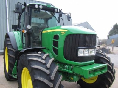 John Deere 7530
