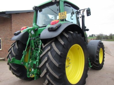 John Deere 7530