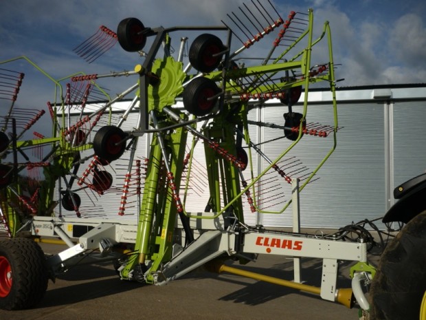 Claas Liner 3500 4 rotor rake