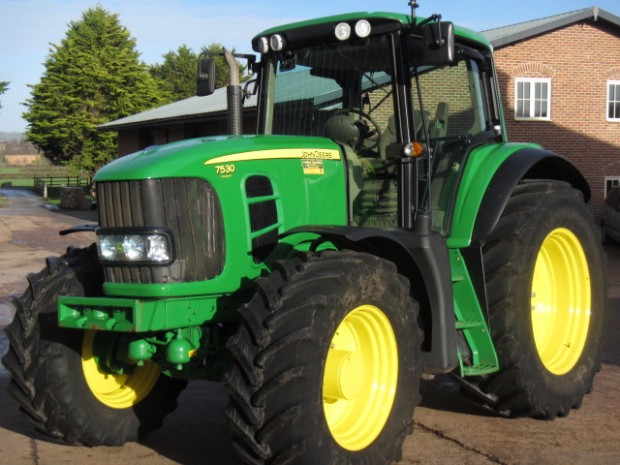 John Deere 7530