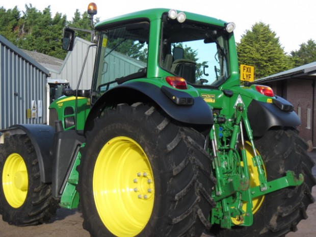 John Deere 7530
