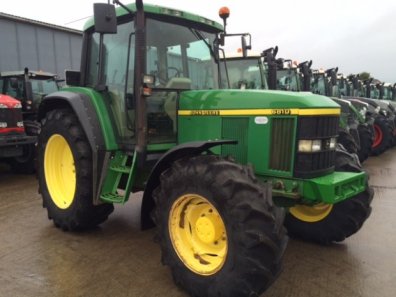 John Deere 6810