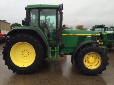 John Deere 6810
