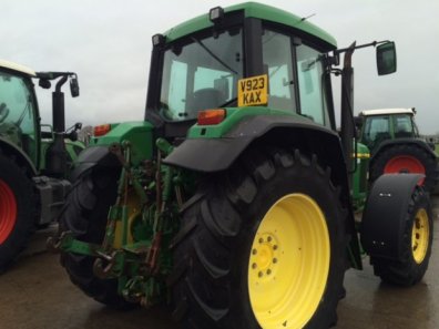 John Deere 6810
