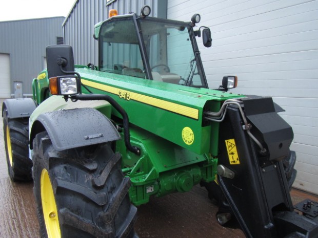 John Deere 3415