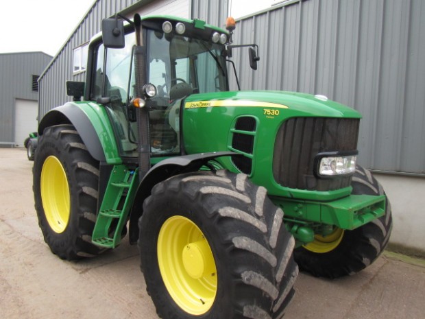 John Deere 7530