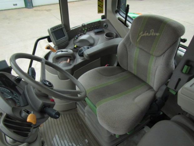 John Deere 7530