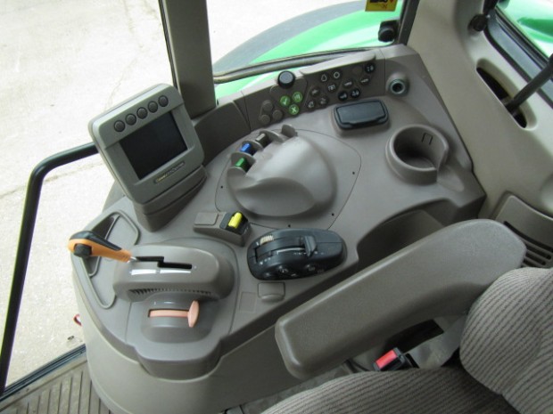 John Deere 7530