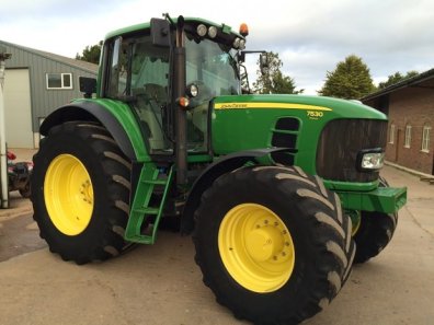 John Deere 7530