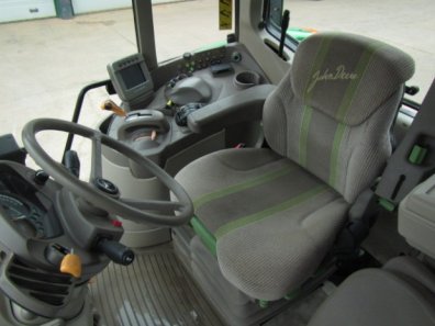 John Deere 7530