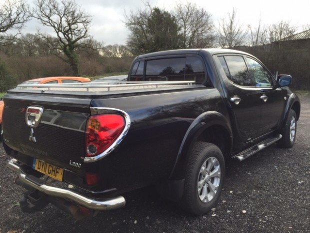 Mitsubishi L200 2.5DI-D Barbarian Pickup 4WD