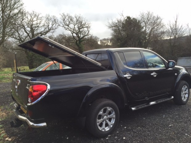 Mitsubishi L200 2.5DI-D Barbarian Pickup 4WD