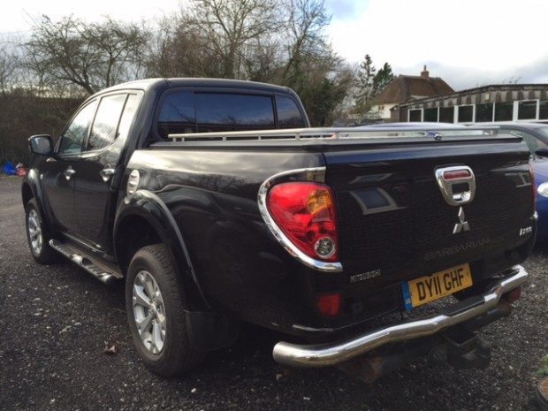 Mitsubishi L200 2.5DI-D Barbarian Pickup 4WD