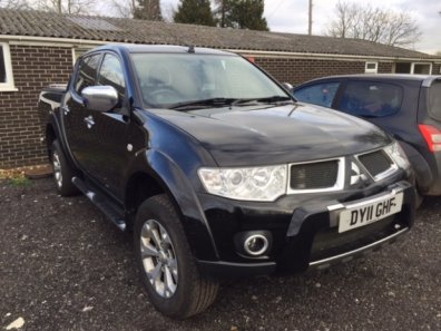 Mitsubishi L200 2.5DI-D Barbarian Pickup 4WD