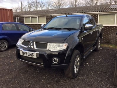 Mitsubishi L200 2.5DI-D Barbarian Pickup 4WD