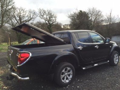 Mitsubishi L200 2.5DI-D Barbarian Pickup 4WD