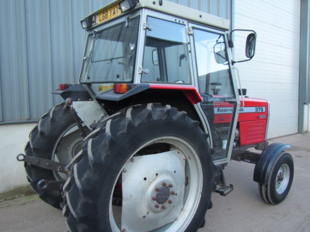 Massey Ferguson 375