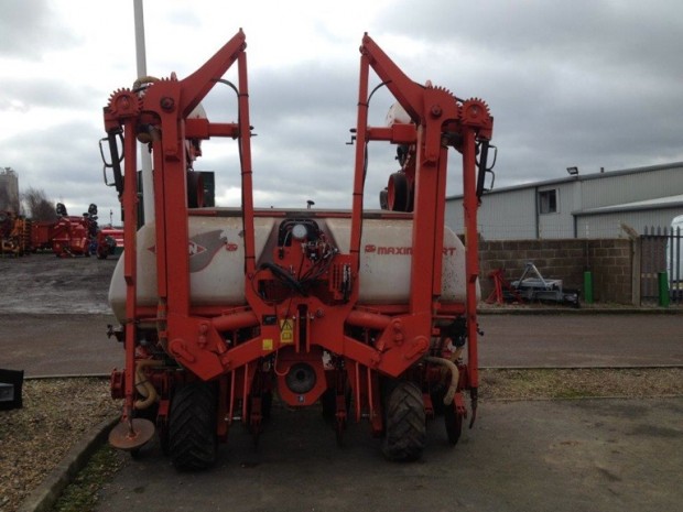 Kuhn Maxima 2 RT 8 row maize drill