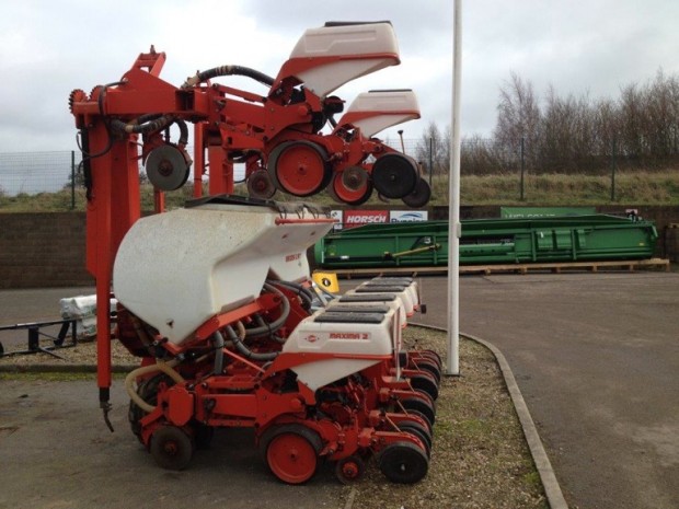 Kuhn Maxima 2 RT 8 row maize drill
