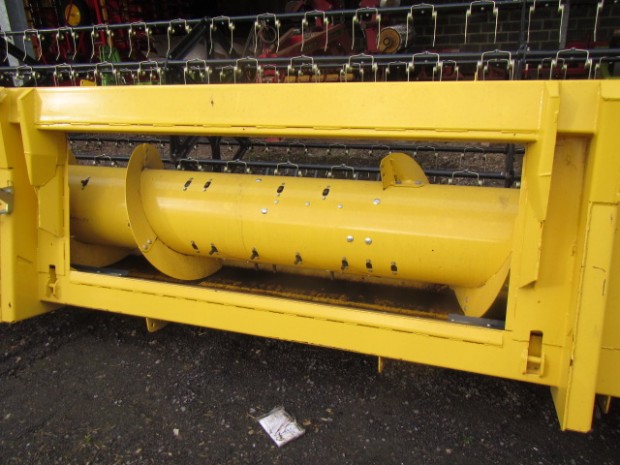 New Holland 30ft heavy duty Varifeed header